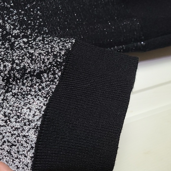 Ladies Blouse 👚 - Picture 3 of 7